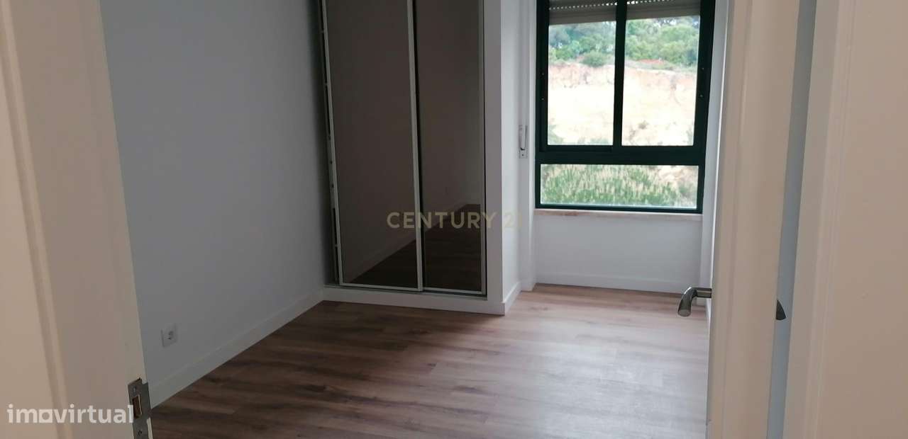 Apartamento de 4 Assoalhadas com Vista sobre o Parque da Paz situado n-12