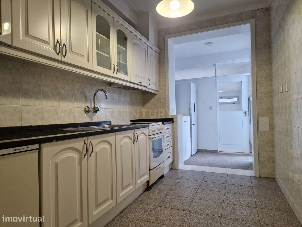 Apartamento T2+1 Renovado com Terraço na Constituição, Porto - Grande imagem: 3/16