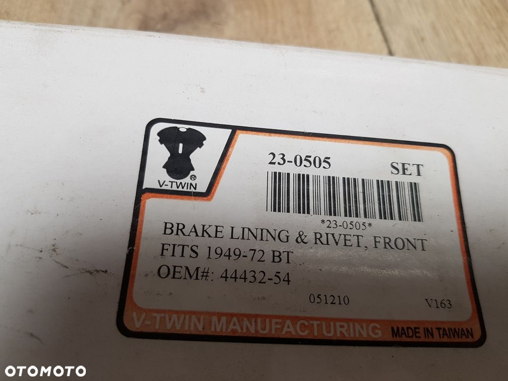 Okładziny tylnych szczęk hamulcowych z nitami V-Twin 23-0505 Harley FLH XL 44432-54 - 10