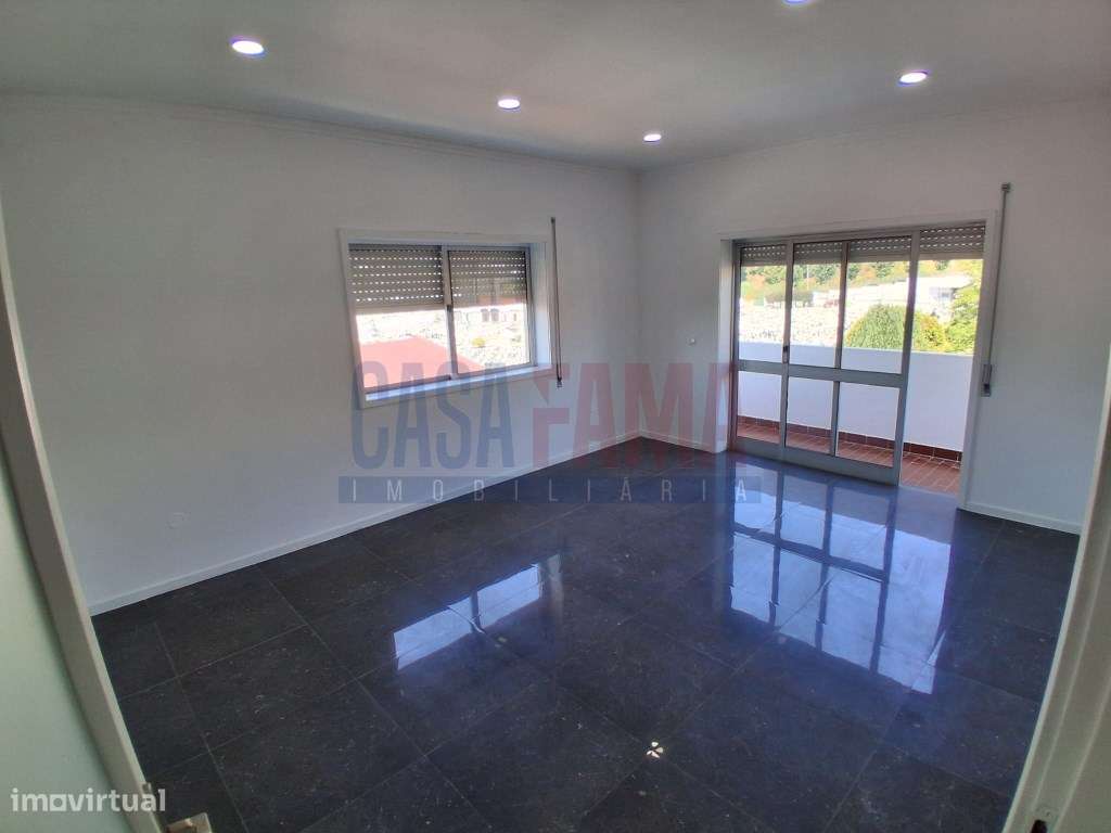 T3 Renovado com 3 Frentes, Varandas, Elevador e Garagem Fânzeres, G...-16