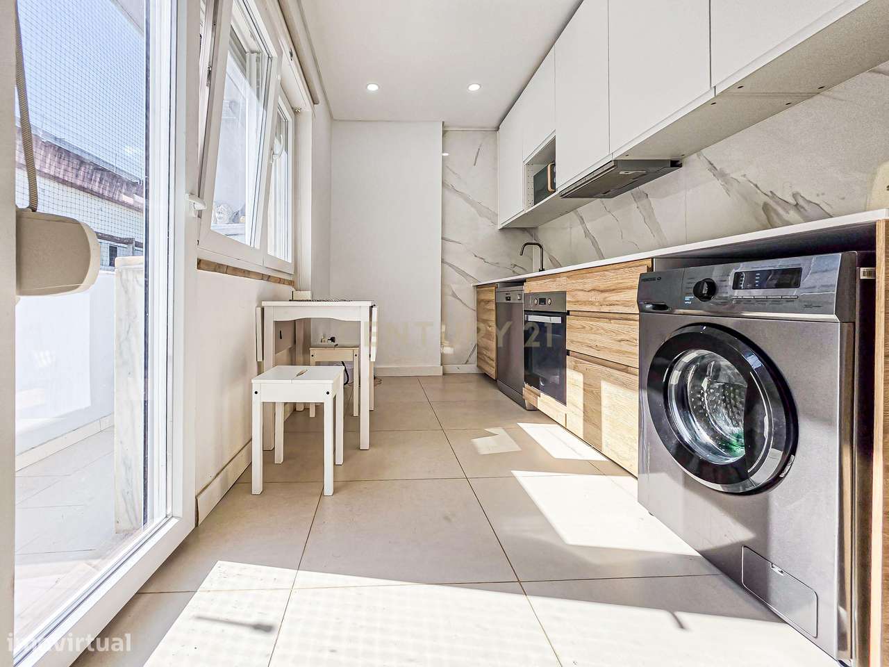 Apartamento Renovado com três Frentes em Verderena, Barreiro-9