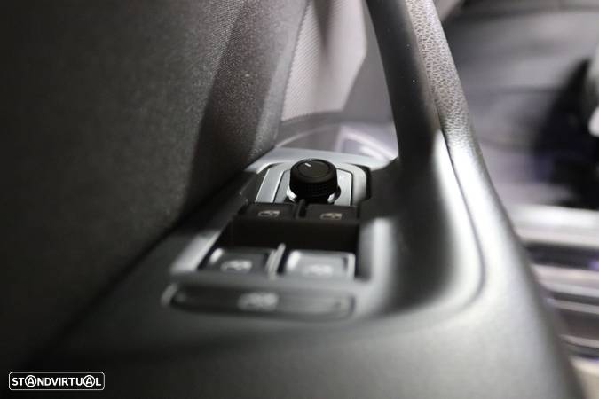 VW Passat Variant 1.6 TDI Confortline - 14