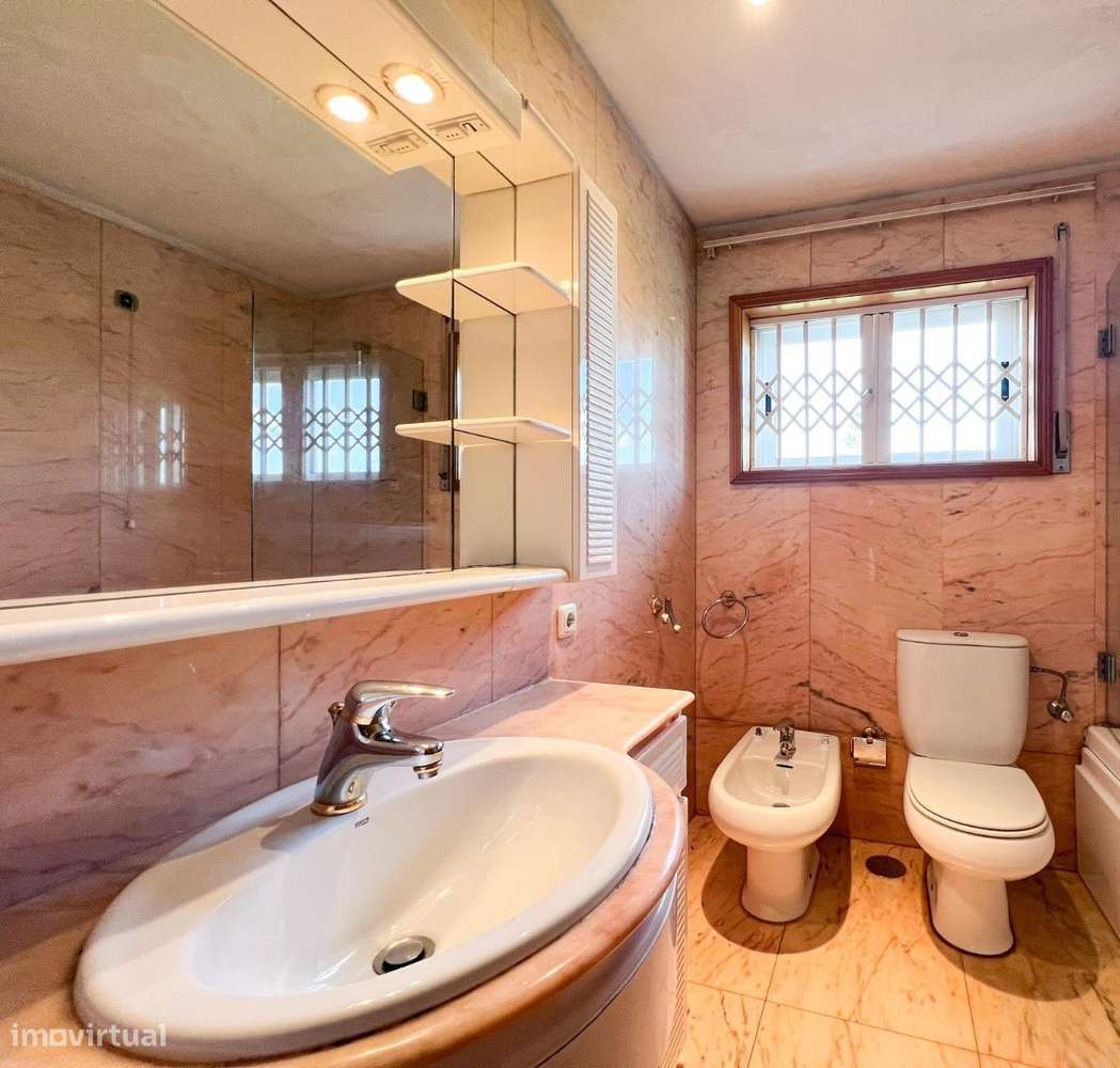 Moradia T4 à venda na Marginal-15