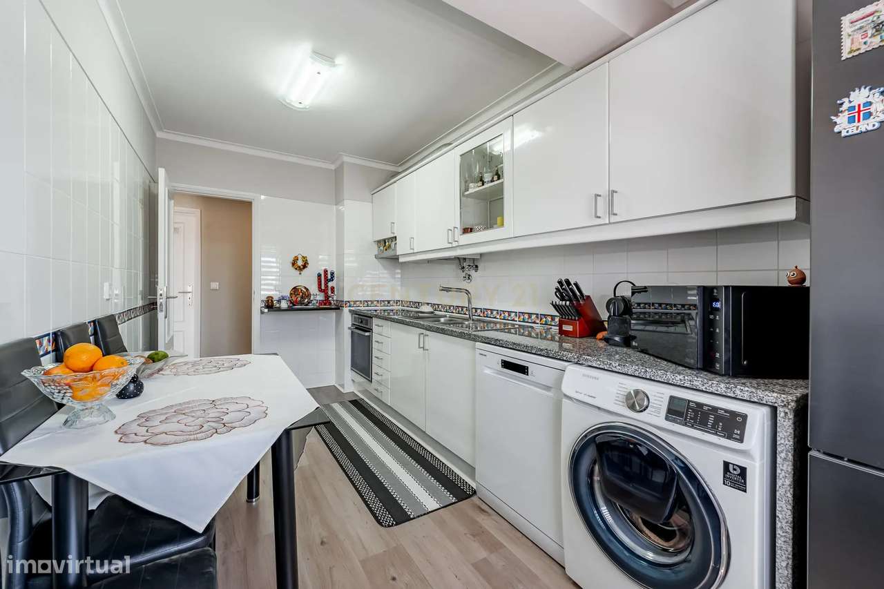 Apartamento T2 em Rio de Mouro, Sintra.-11