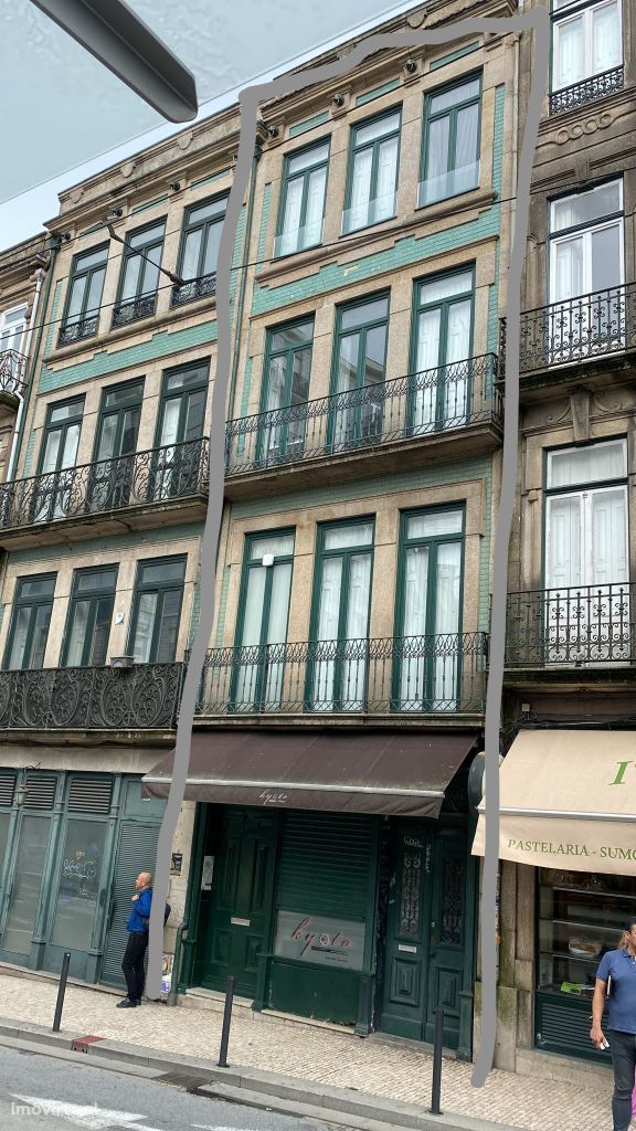 Prédio renovado no centro do Porto