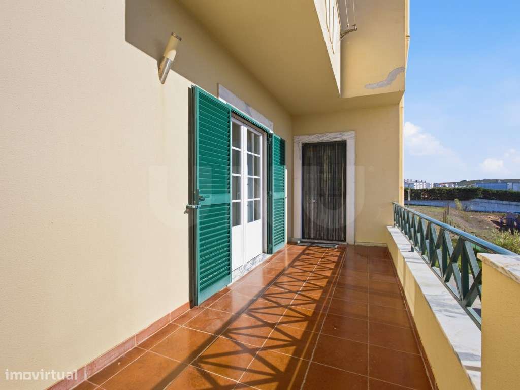 Apartamento T2+1, para venda, em São Pedro da Cadeira, no eixo Eric...-11