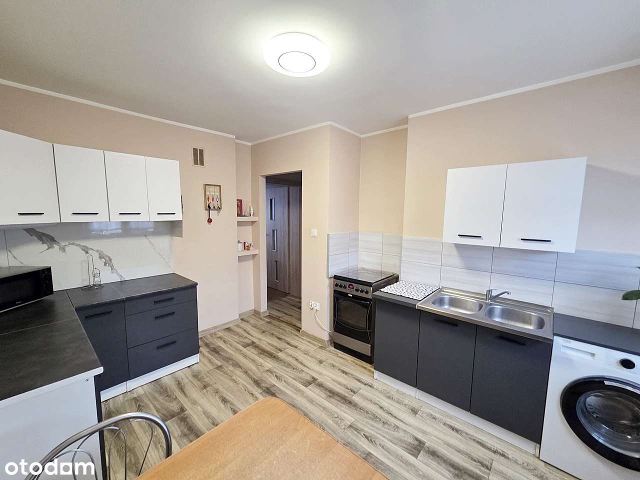 Z balkonem i budynkiem gospodarczym-7