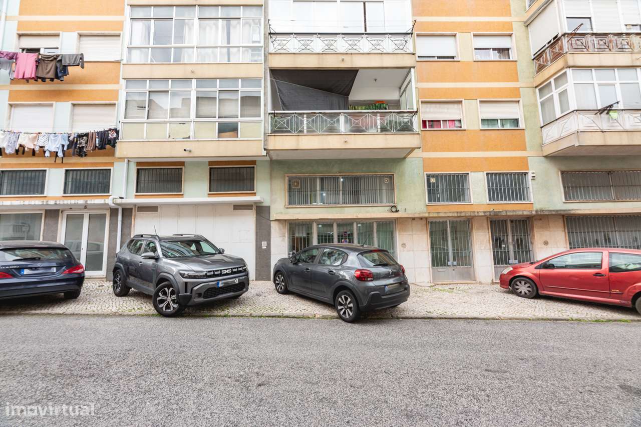 ESPAÇO COMERCIAL REMODELADO | PRONTO A FUNCIONAR | SACAVÉM-20