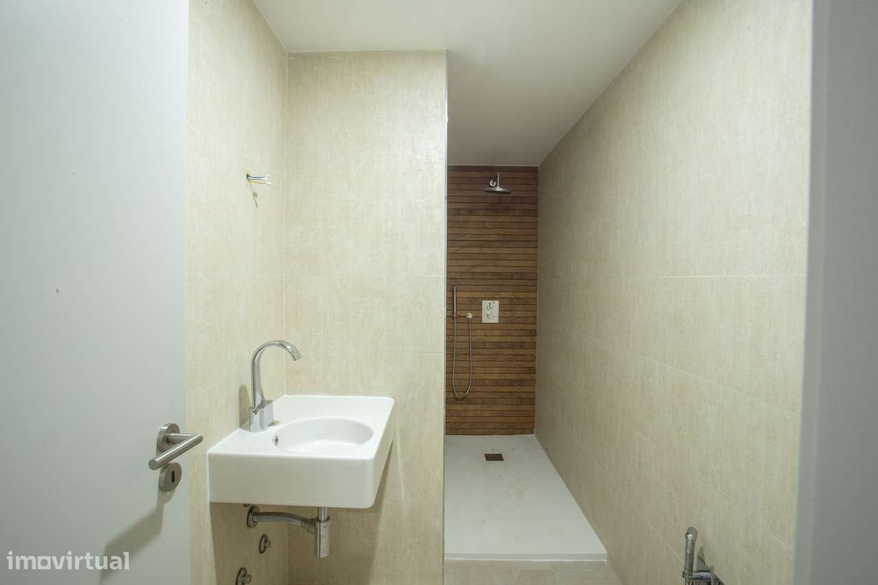 +6% Yield | Luxury Garden T2 no Centro Histórico do Porto – 107m²-20