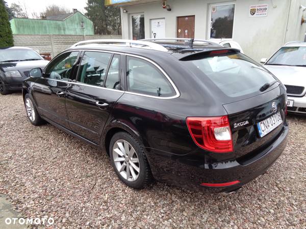 Skoda Superb 2.0 TDI Platinum Outdoor DSG - 4