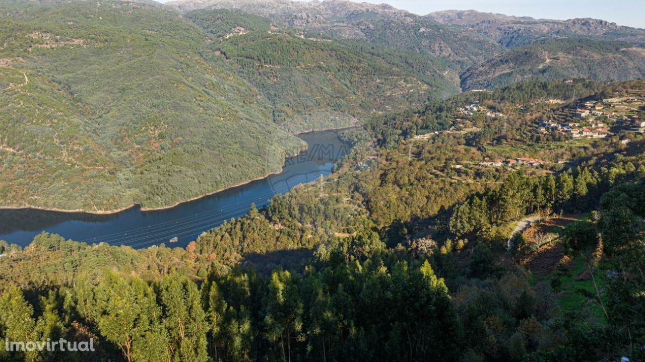 Terreno C/ Vista Rio a 10 minutos do Gerês