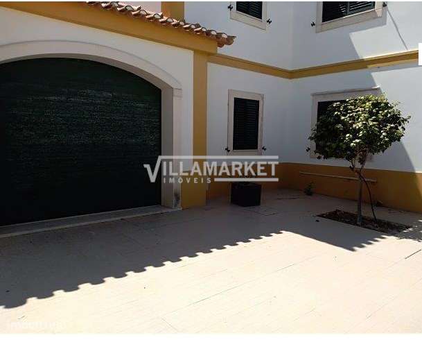 Moradia V3 da banca situada na Urbanização Quinta Vale Verde em Benave-25