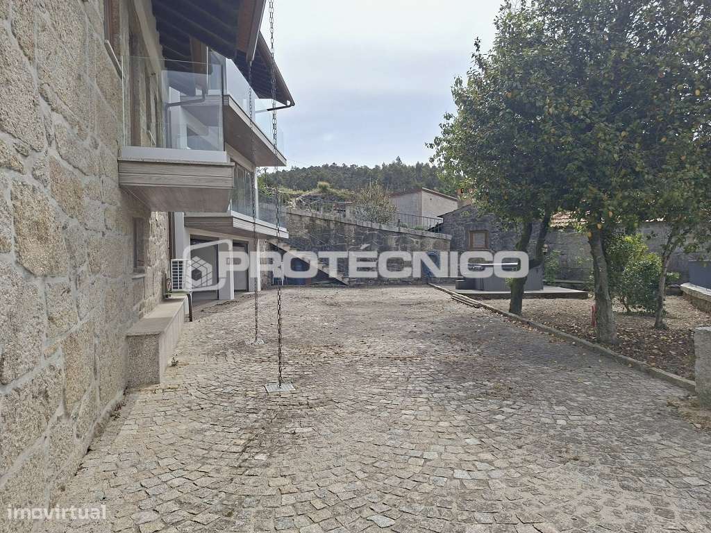 Moradia T4 em Campia-47