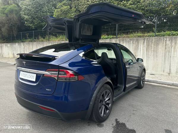 Tesla Model X 75D - 9