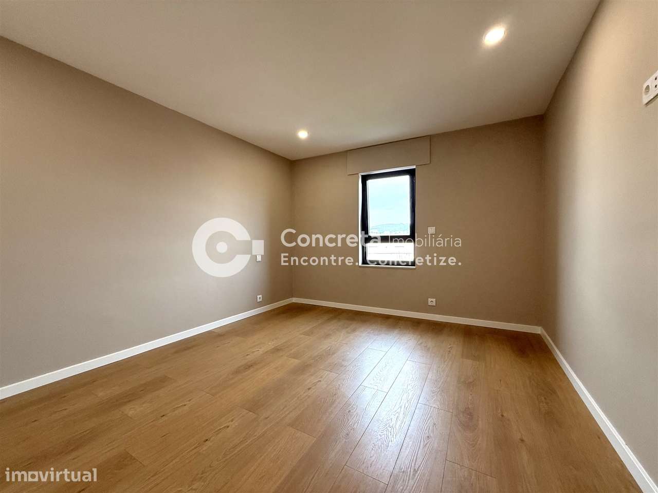 Apartamento T2 remodelado com garagem em Arcozelo, Barcelos-23