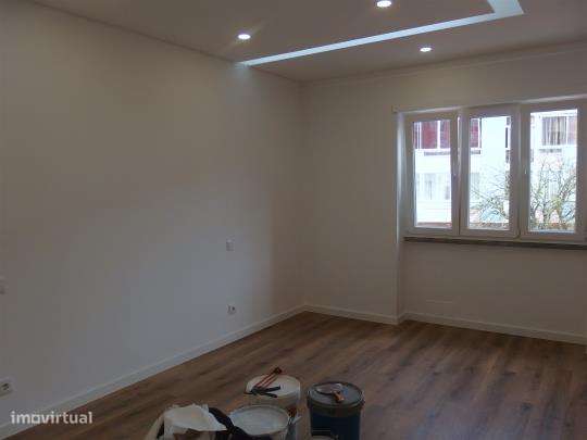 Apartamento T2 Remodelado, Águas Livres.-8