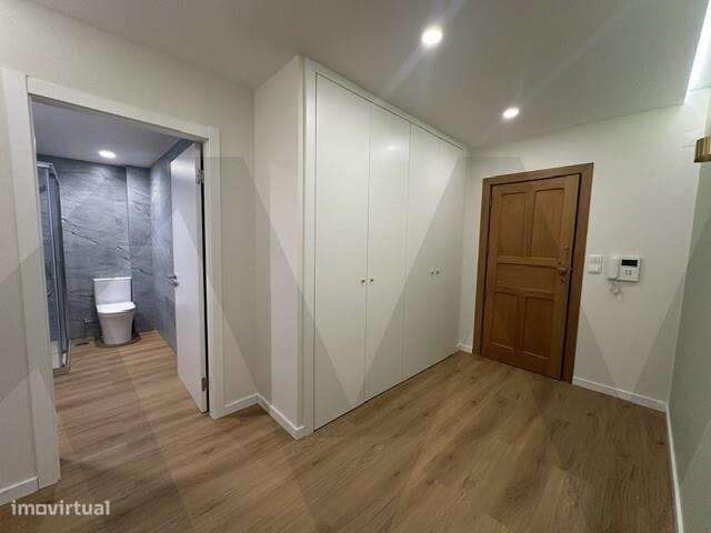Apartamento T2 Completamente Remodelado - Centro Ericeira-32