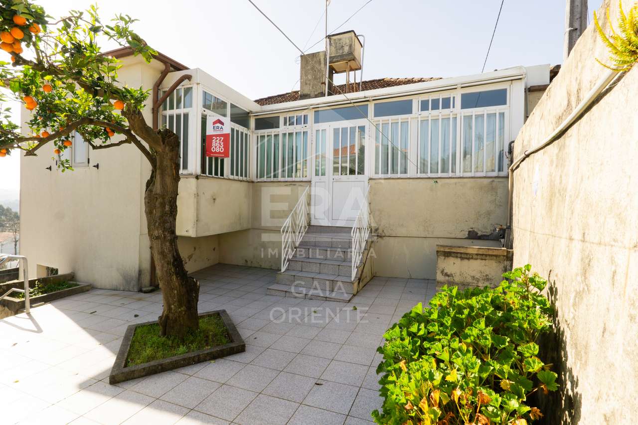 Moradia T3 com quintal em Sandim-18