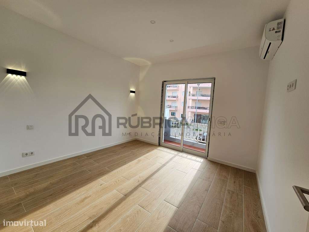 Moradia dúplex recuperada com garagem em Loulé-14