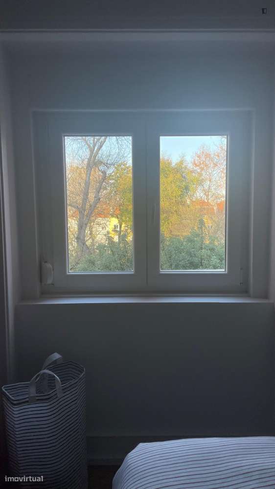 Quarto - localizado em Roma-Areeiro Lisbon - Grande imagem: 4/10