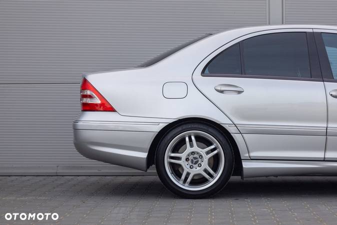 Mercedes-Benz Klasa C 32 AMG - 9