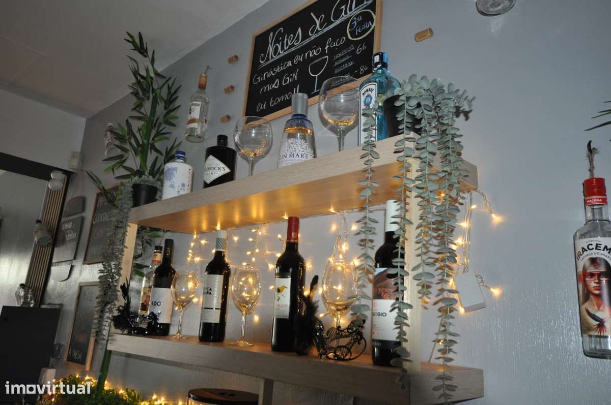 Trespasse lounge bar em pleno funcionamento - Grande imagem: 5/16