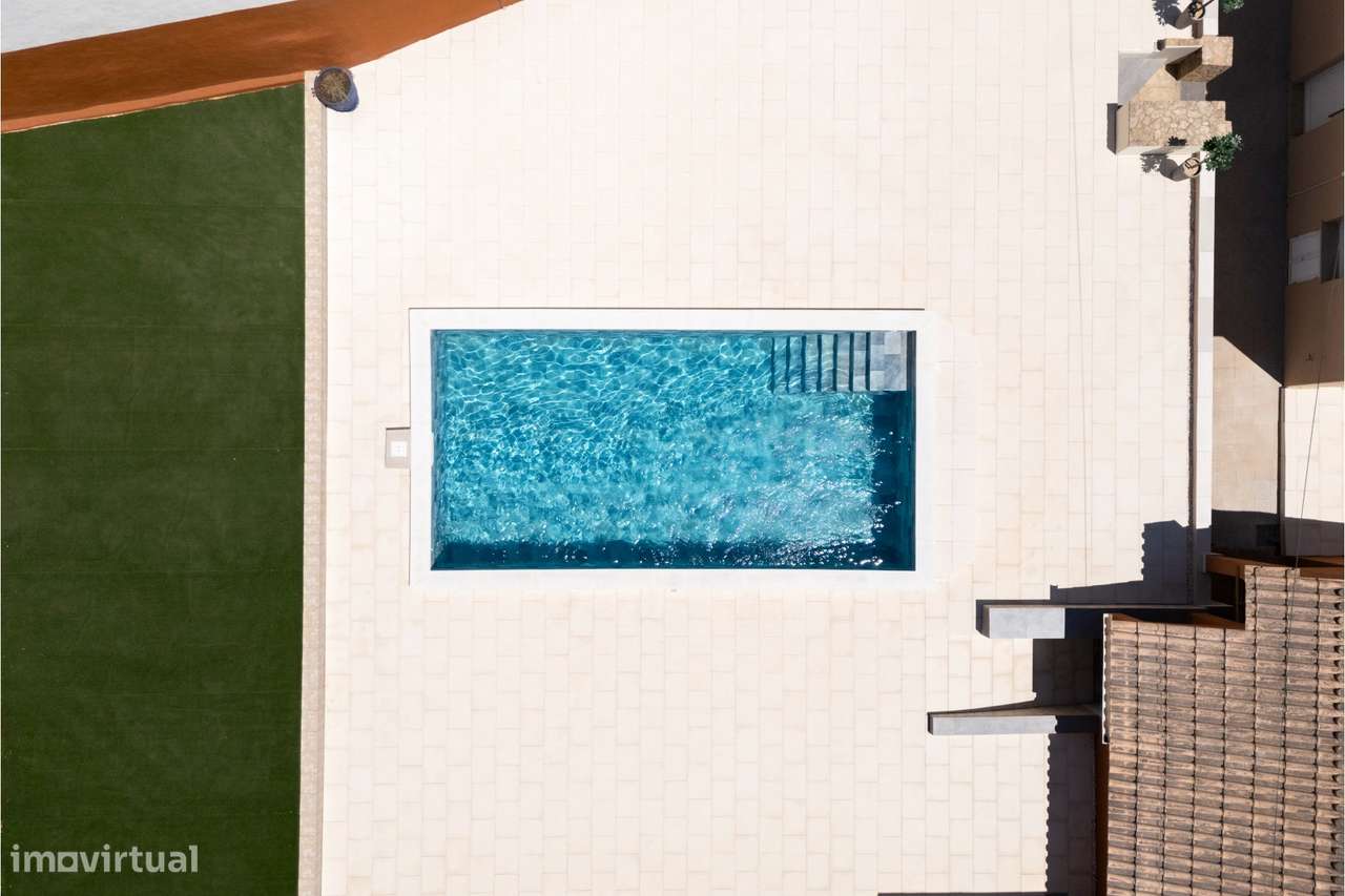 Totalmente Remodelada – Moradia T3 com Piscina, Jardim e terreno de 1. - Grande imagem: 2/38
