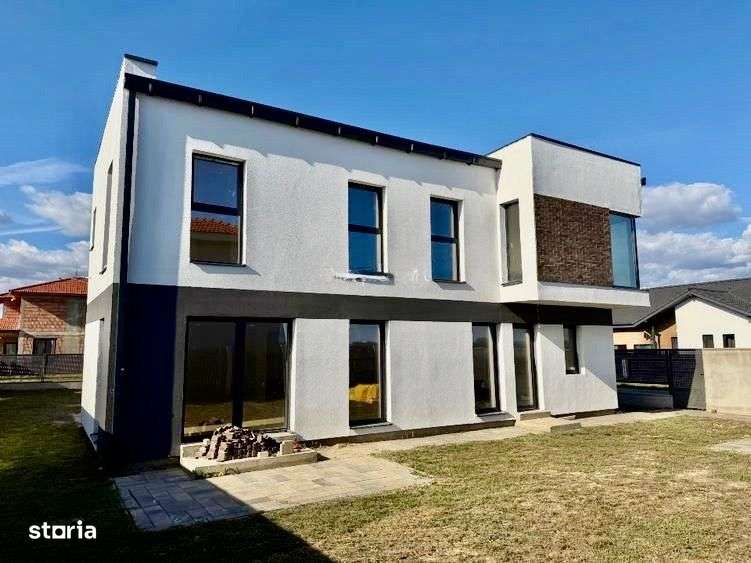 Duplex despartit prin camera Tehnica, Mosnita Noua-Valery-0