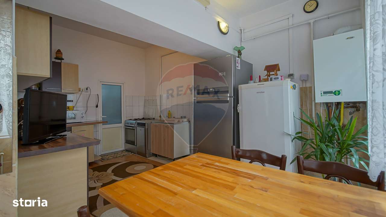 Casa spatioasa cu teren generos, in zona centrala a Sacelelor - Imagine principală: 5/20