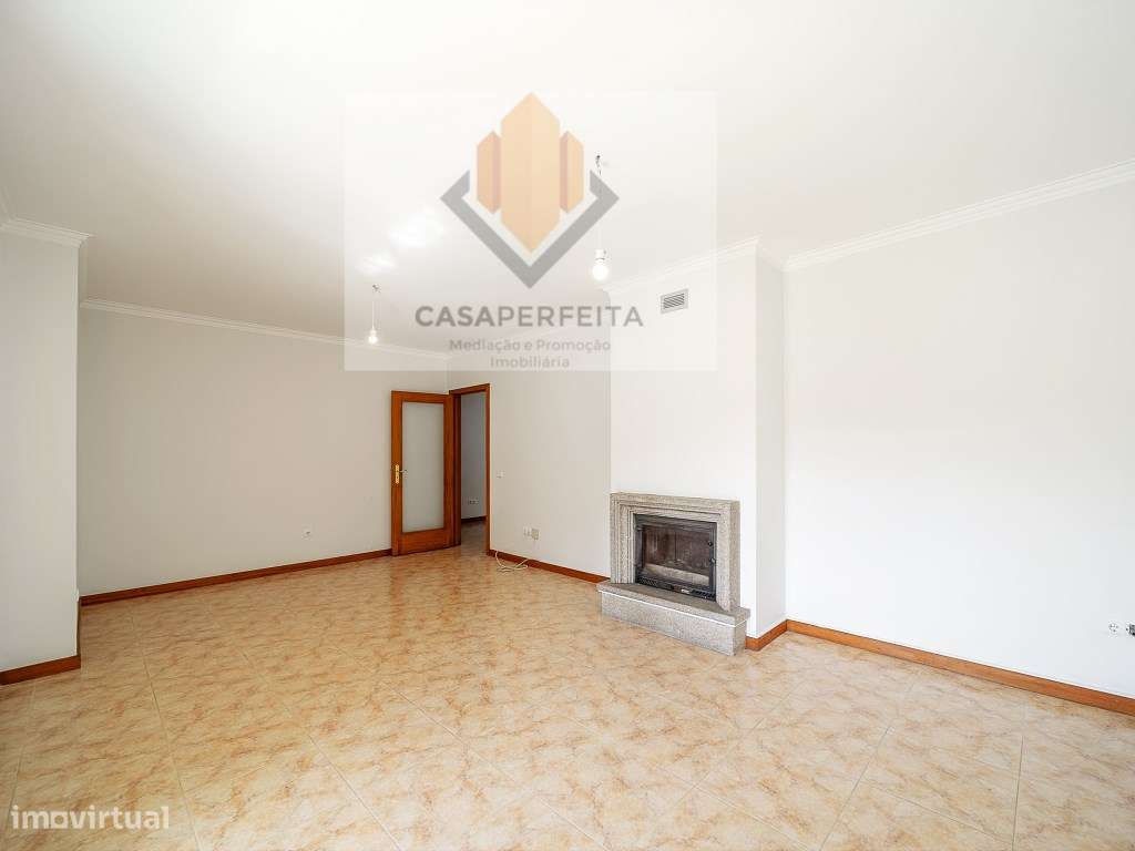 Fabuloso Apartamento T3 de 3 Frentes com Varanda e Box - Avintes-0