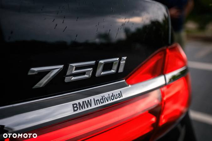 BMW Seria 7 750Li xDrive - 10