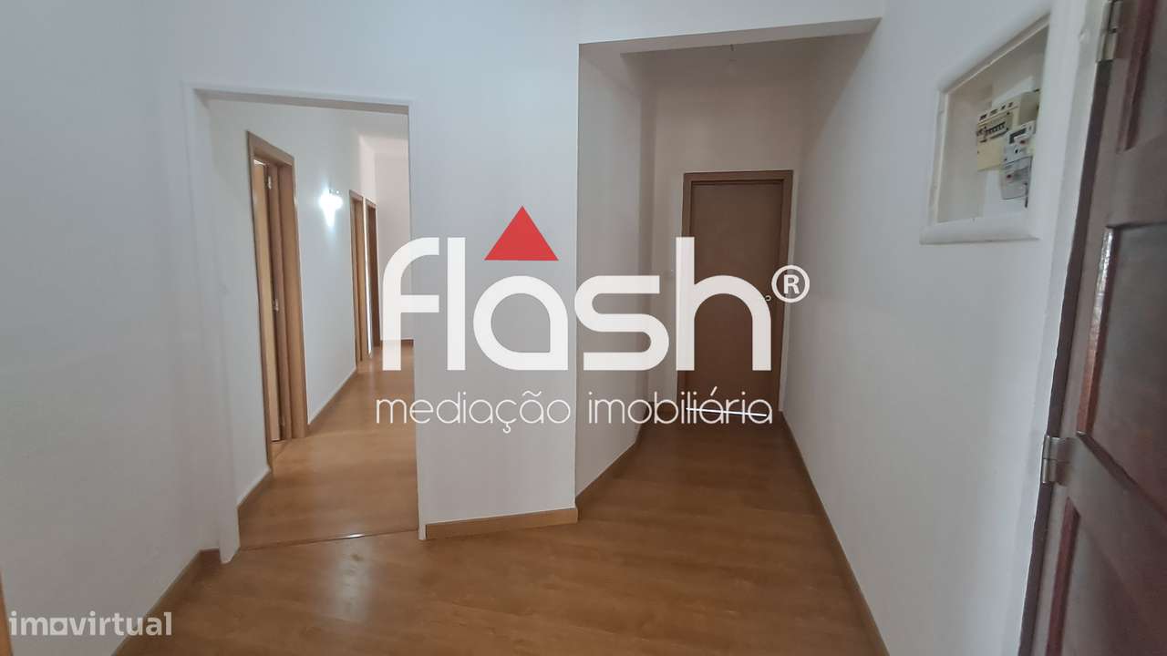 Apartamento T4 nas Mercês-6