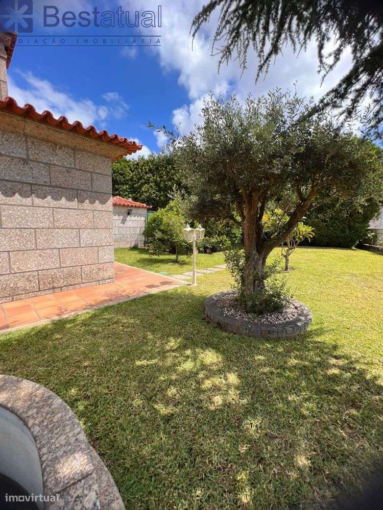 Moradia T4 - 4 Suites - Possib. Permuta - Ribeirão-25