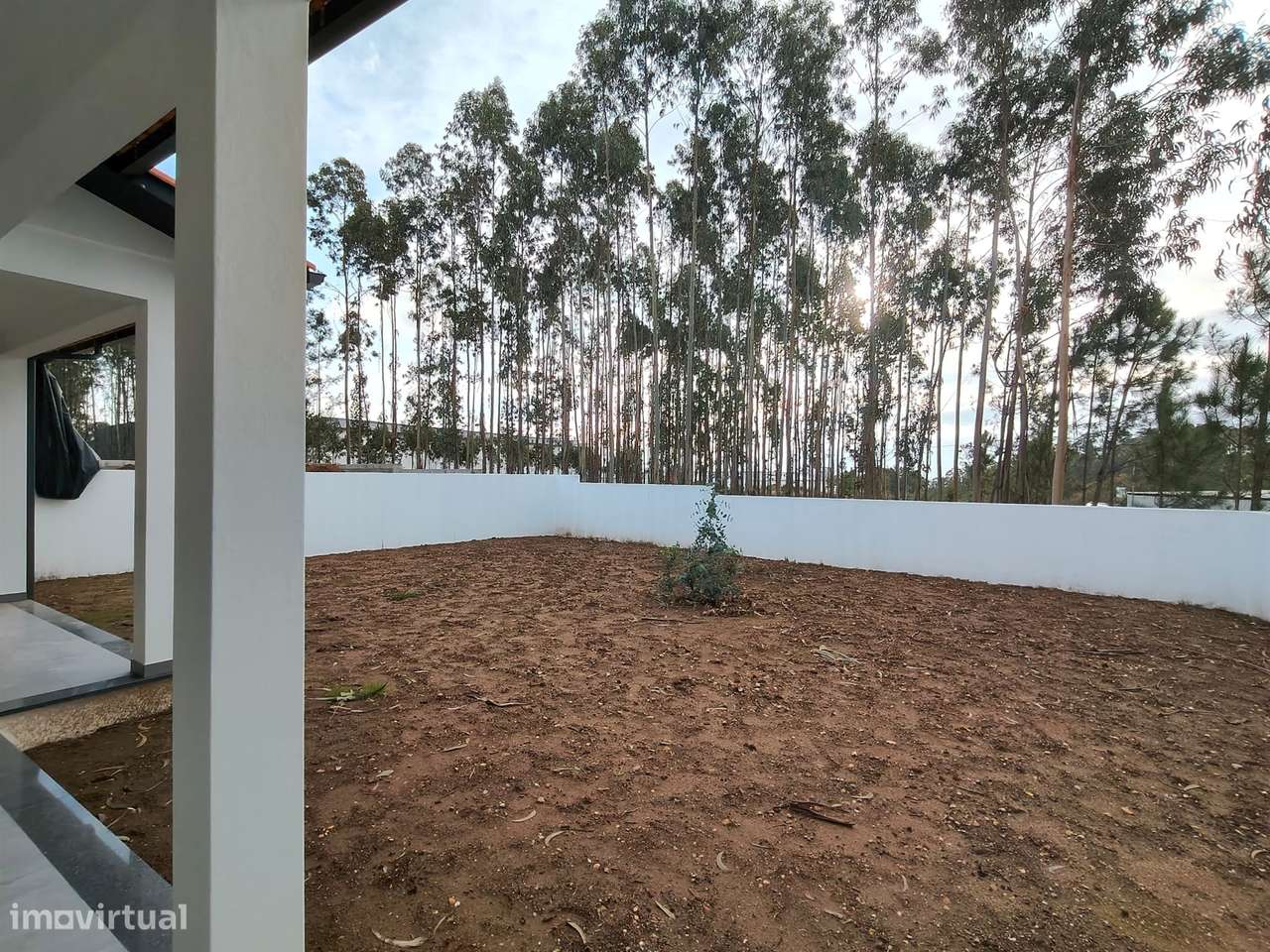 Moradia T3 / Nova / Terreno / Churrasqueira / Ar condicionado / Santa-15