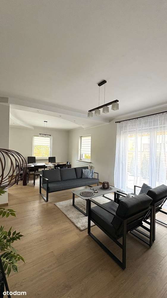 Rodzinny dom wolnostojący 264 m² w Plewiskach-0