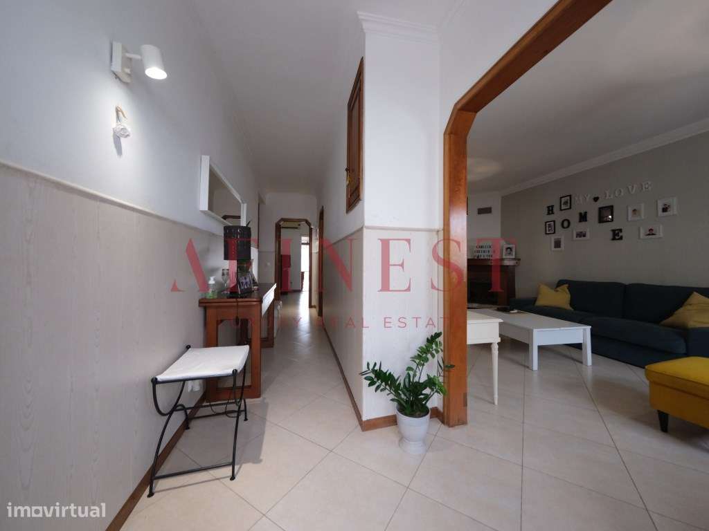 Moradia T4 no coração de Alcabideche 154 m², em terreno de 331 m² - Grande imagem: 4/23