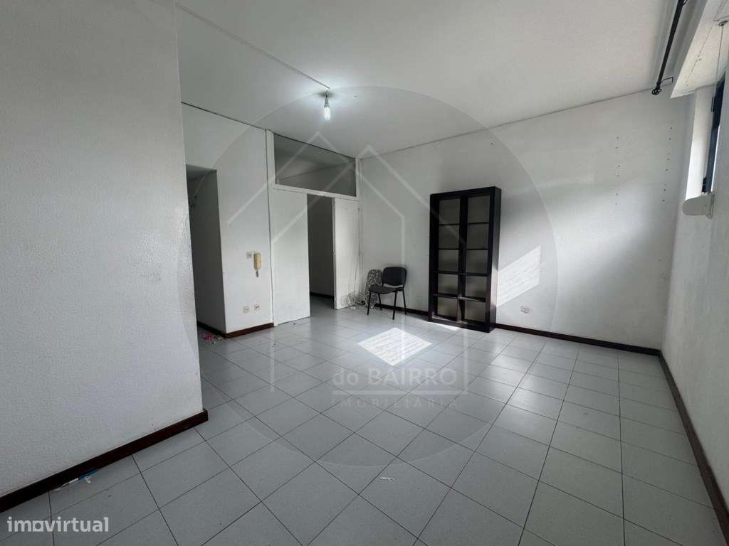 Apartamento T0, boa luminosidade, às Antas, Porto - Grande imagem: 5/10