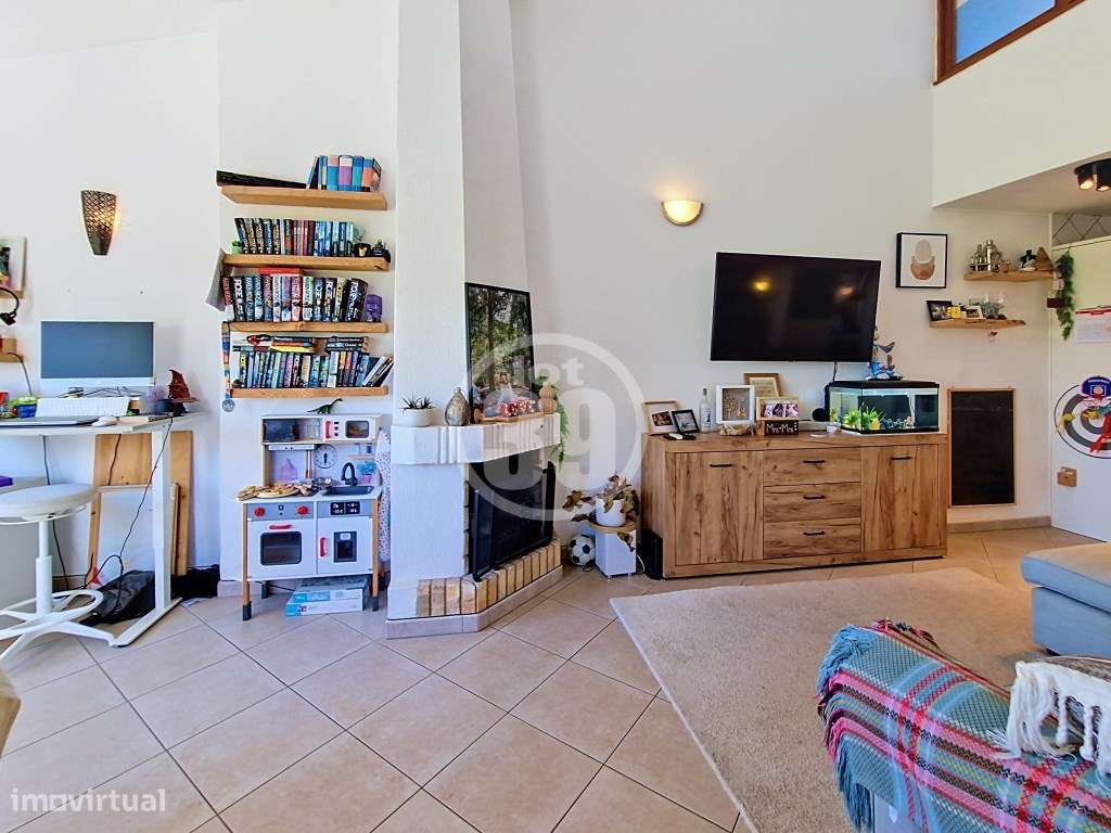 Apartamento duplex com 3 quartos, parqueamento privado e inserido n...-9