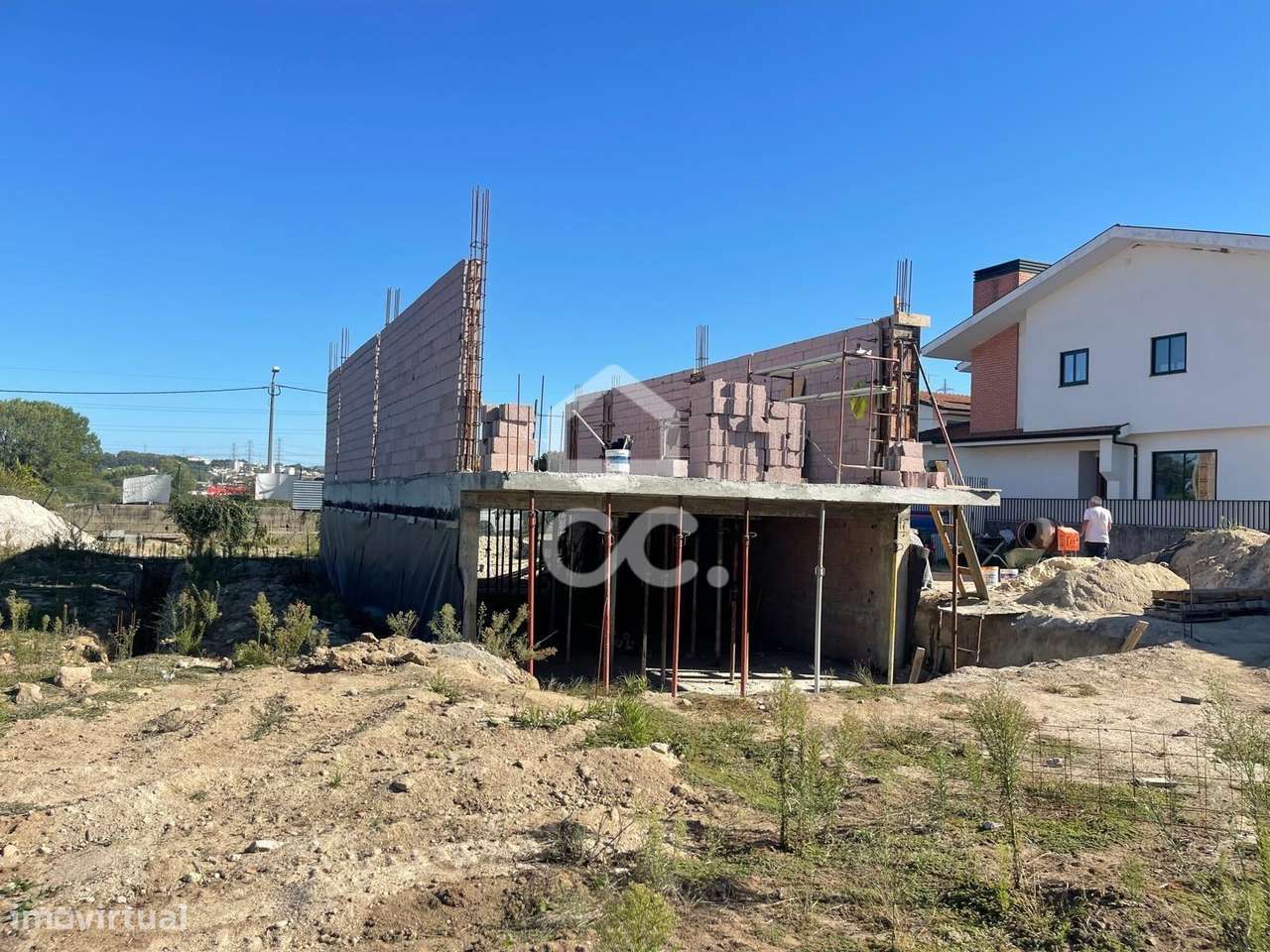 Moradia Nova com Piscina-5