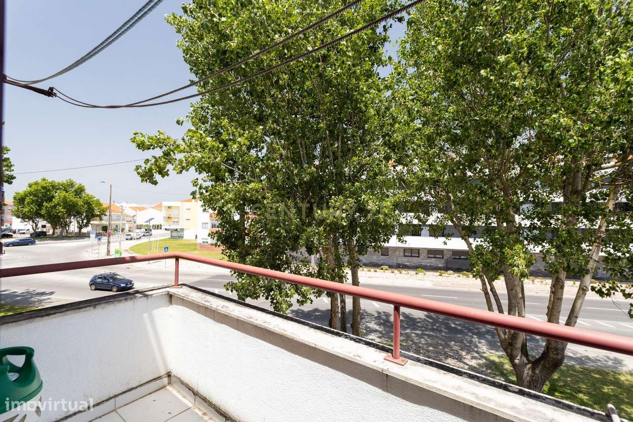 Apartamento T3 com Varanda em Barreiro - Oportunidade Única-13