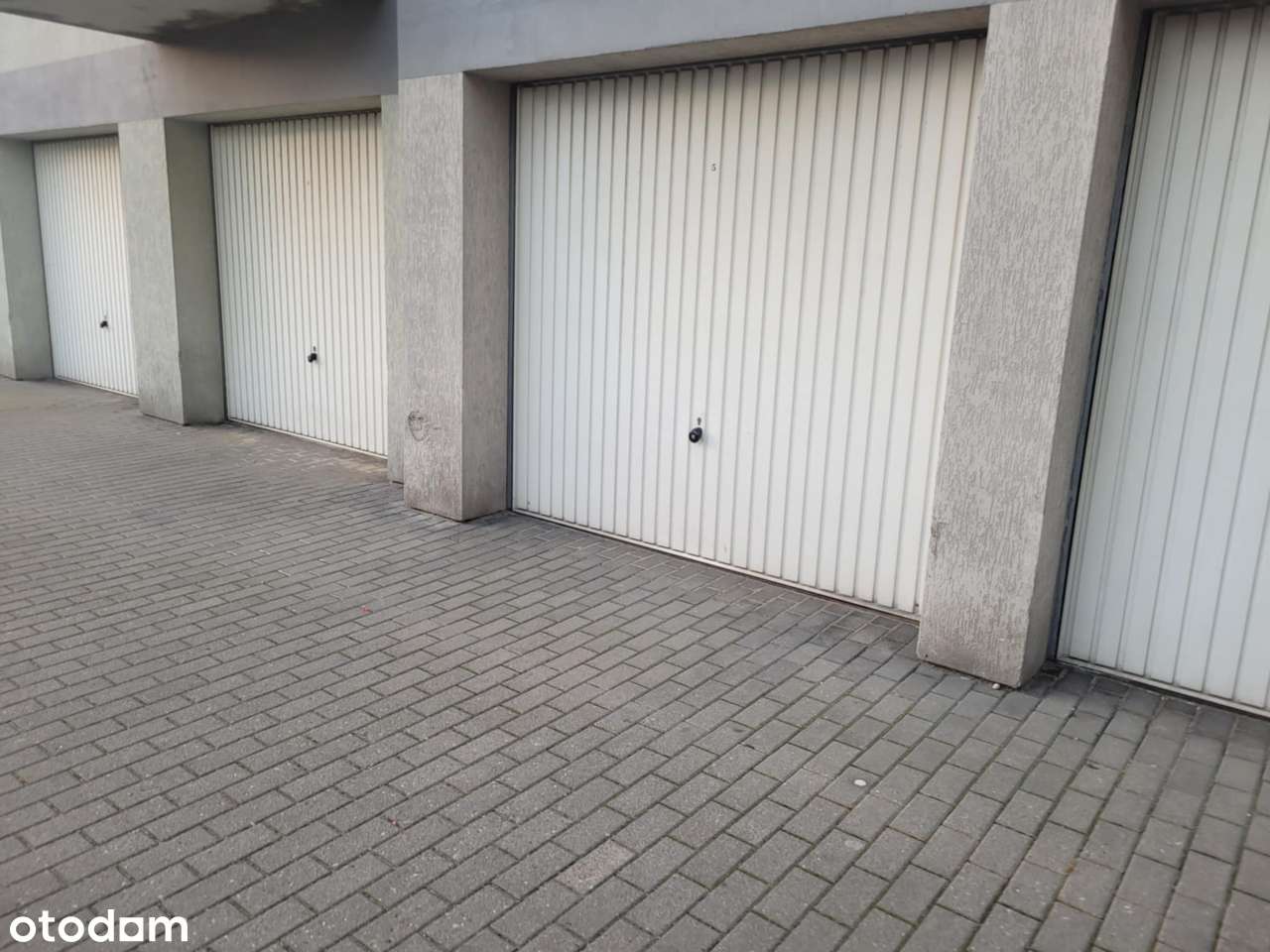 Wynajmę garaż na auto lub magazyn możliwą faktura vat