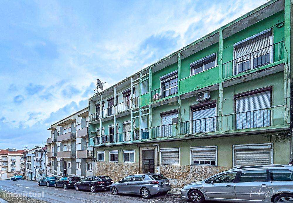 Apartamento T3 EM FASE DE RENOVAÇÃO TOTAL !!! - Grande imagem: 3/6