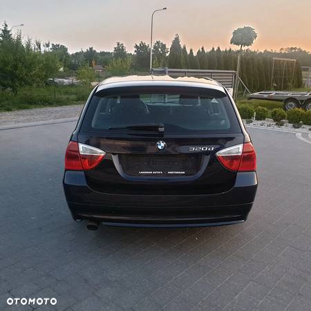 BMW Seria 3 320d - 5