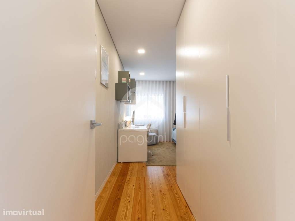 Moradia Contemporânea | 1.470 m² | A 1 Minuto da A4-21
