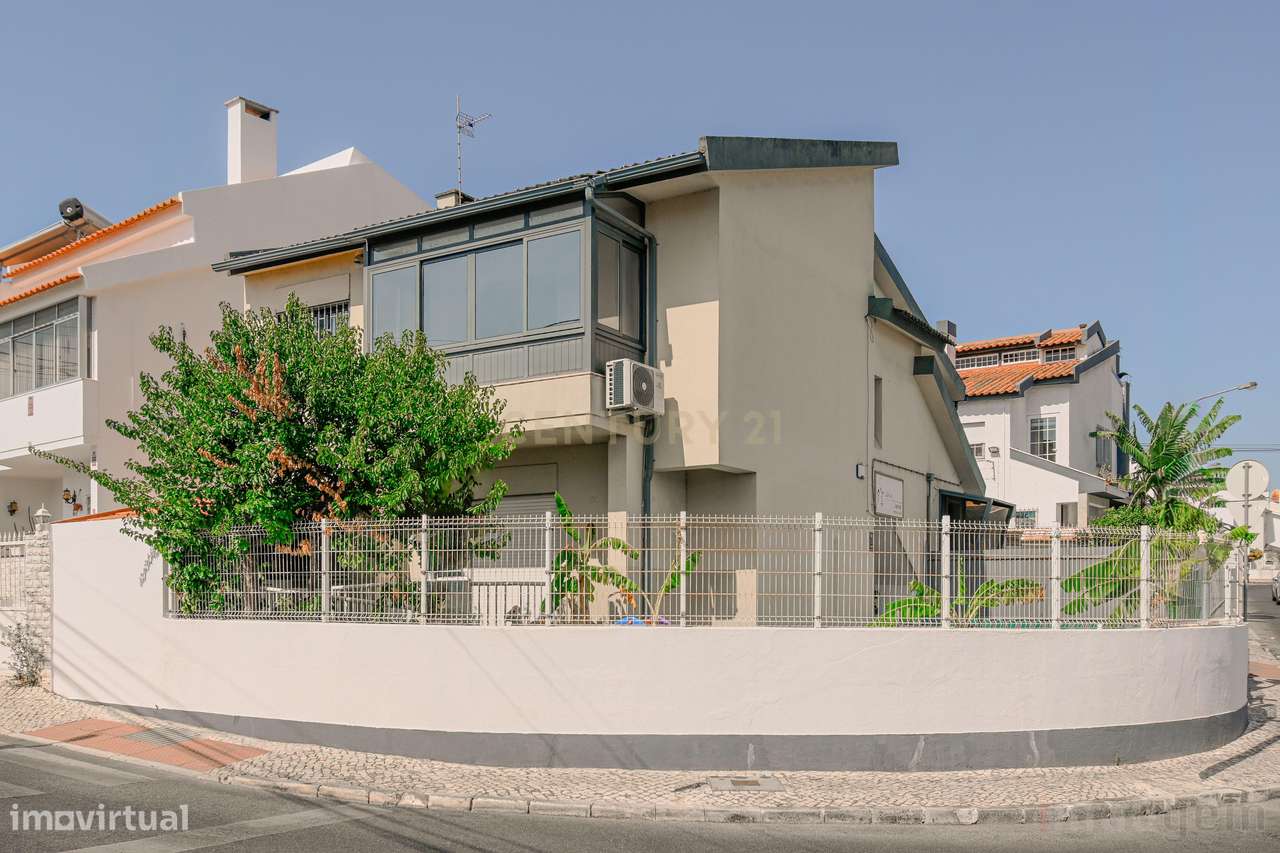 T2+2 Renovado com Sótão, Espaço Exterior e Garagem — Centro de Tires-24