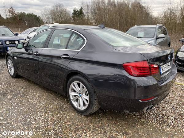 BMW Seria 5 528i xDrive - 26