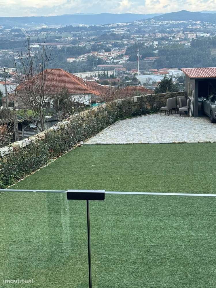 Moradia T3 individual Nova em Rebordões-28