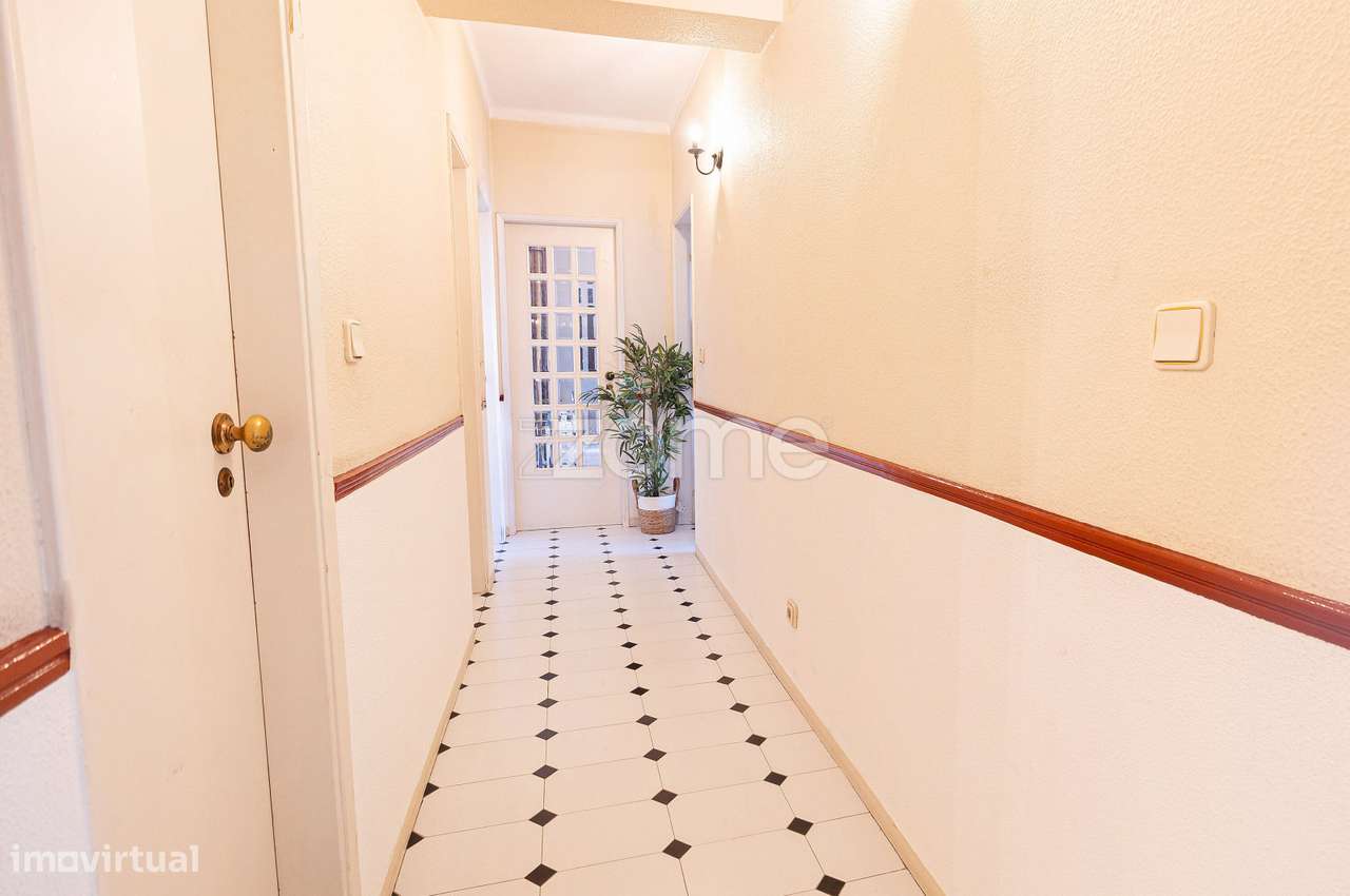 Apartamento T3 c/ Arrecadação, Vale de Milhaços - Corroios-7
