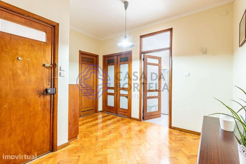 Venda de Prédio na Baixa do Porto, junto à Praça da República. - Grande imagem: 5/37