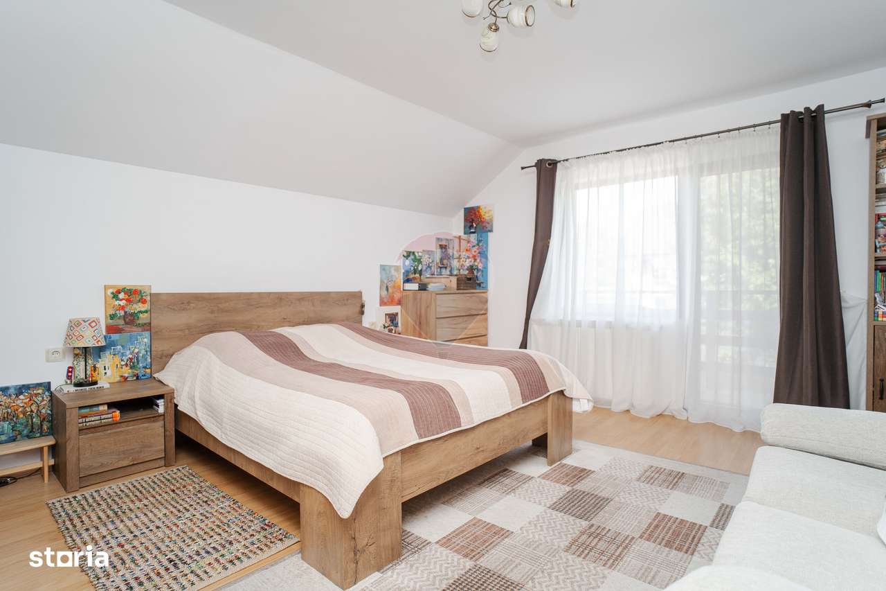 Casă cu Piscină de Vânzare, 500mp Teren, Str. Victoriei-Valea Lupului-10